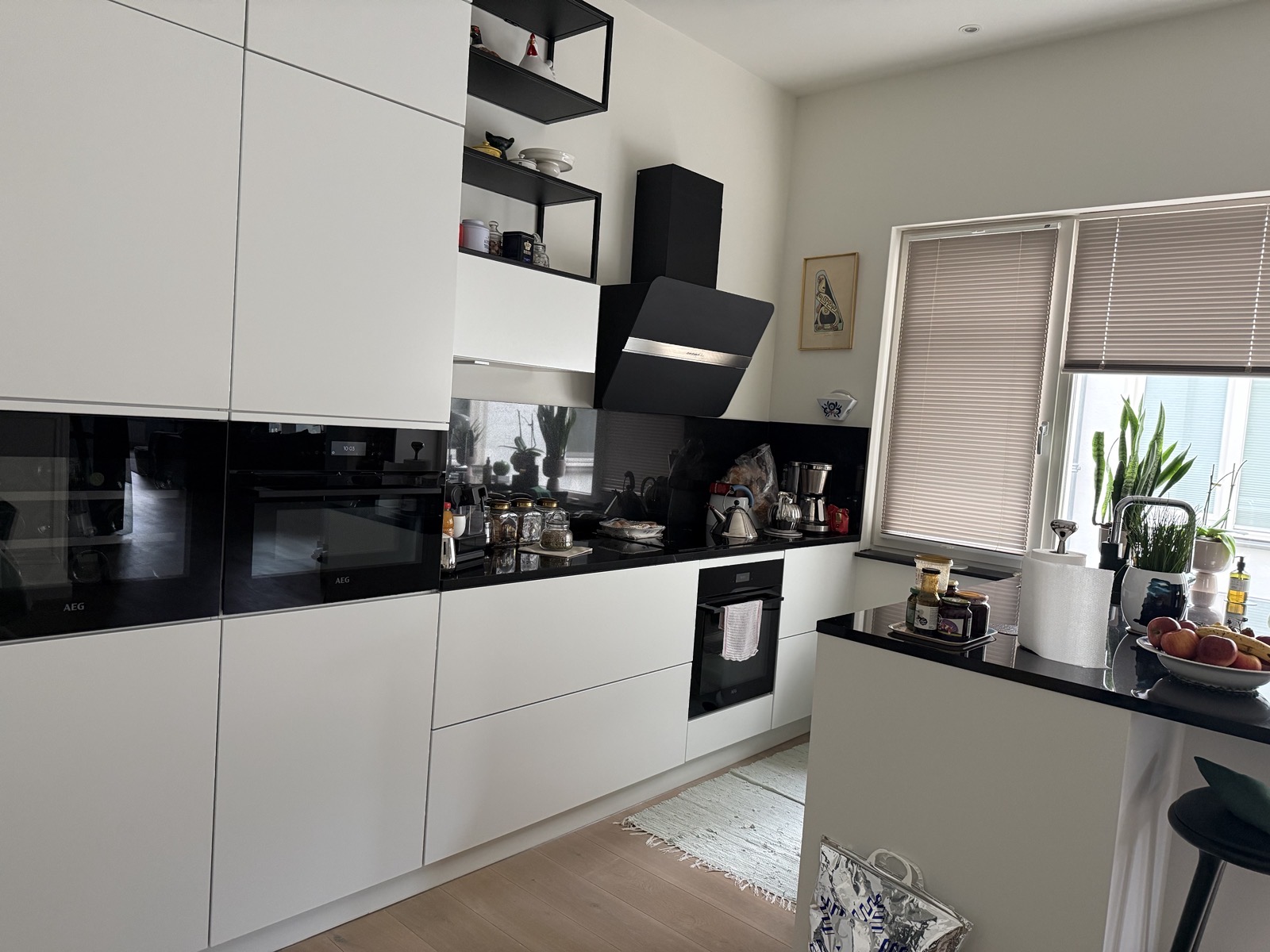 Kitchen worktop, appliances and wine fridge